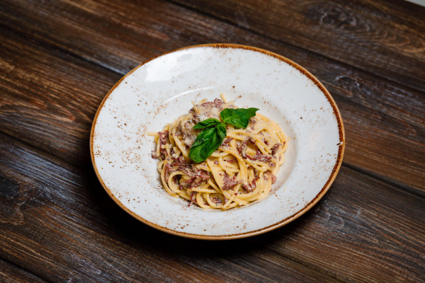 Карбонара из копченной говядины